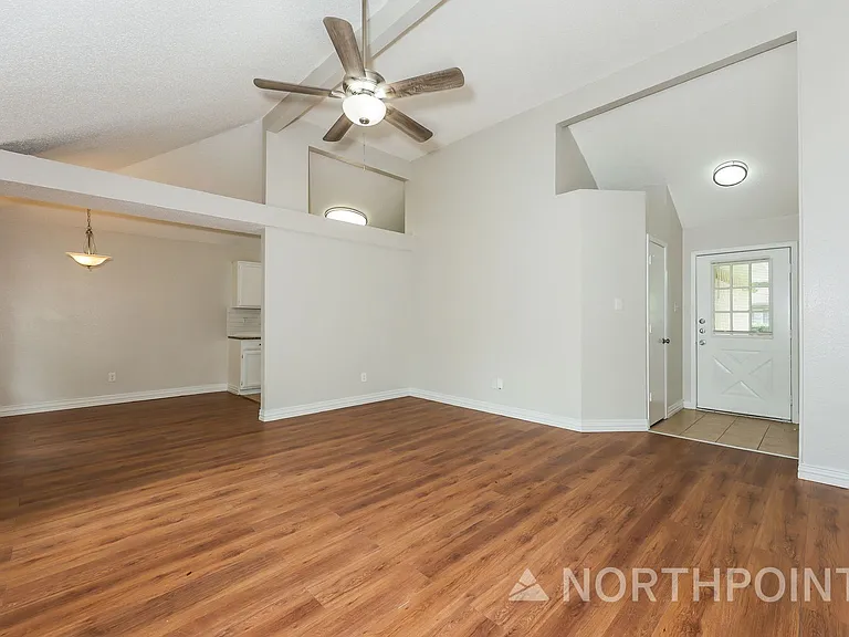 521 Jean Dr — Photo 3