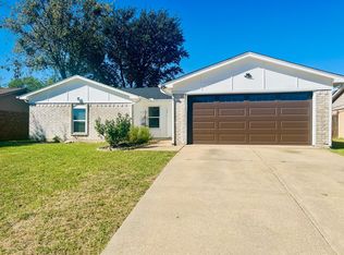 1237 N Knowles Dr, Saginaw, TX 76179