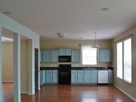 2nd image of 3005 Candlebrook Dr