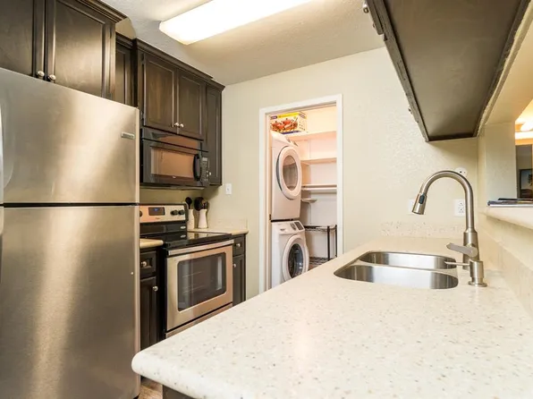 418 Garland Dr APT 235, Lake Jackson, TX 77566