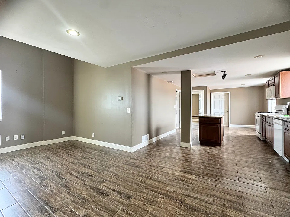 829 Southwest Blvd #2