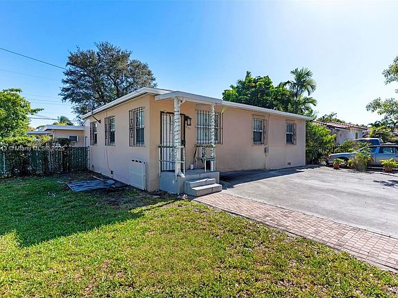 4th image of 851 NW 36th Ave