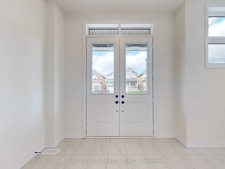 105 Halldorson Ave — Photo 4