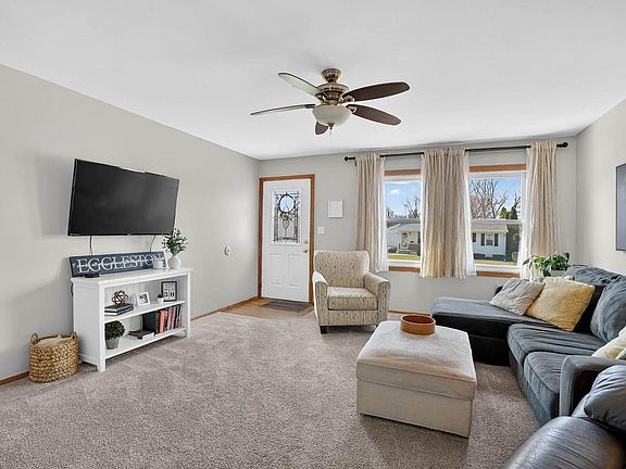 3rd image of 1204 Sunnyside Cir