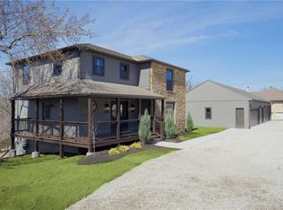 8974 Hillview Dr, De Soto, KS 66018
