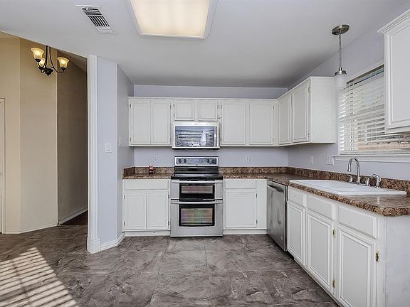 2nd image of 4049 Staghorn Cir N