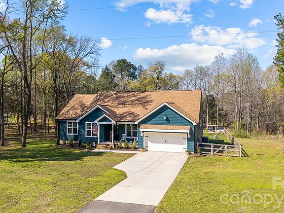 3rd image of 2202 Lannie Ln