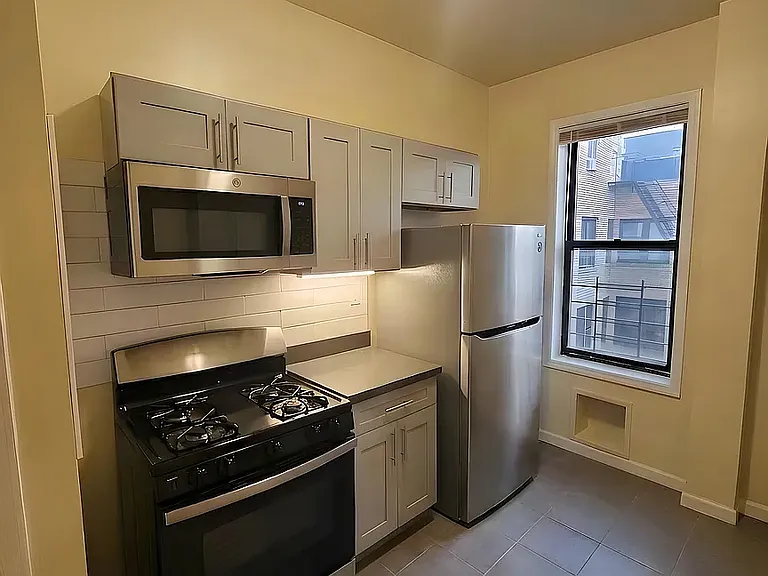 88-06 Parsons Blvd #C8 — Photo 3