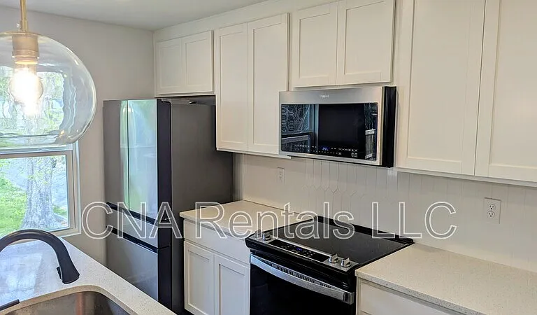 2367 Summit Ave — Photo 6