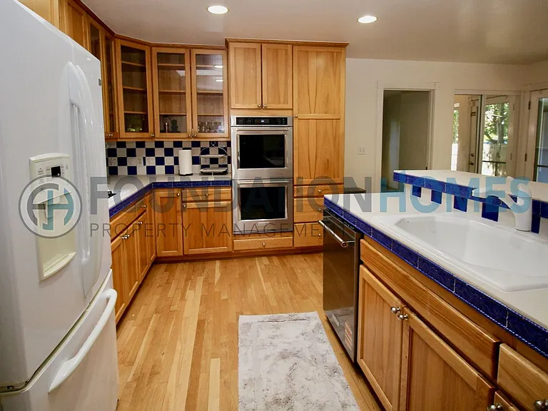 9 Scenic Ave — Photo 4