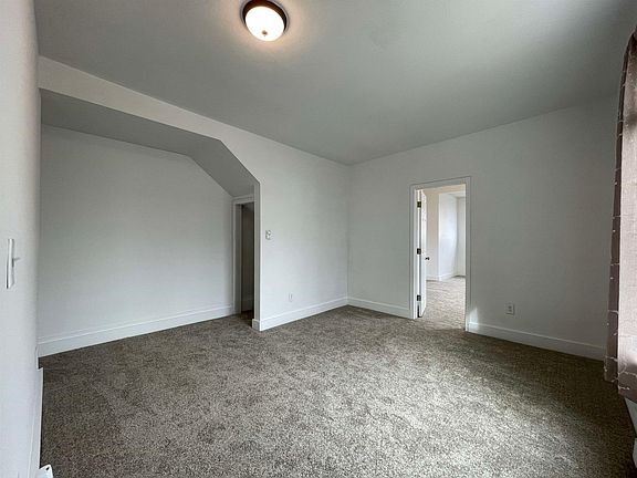 3rd image of 3018 E Olympic Ave