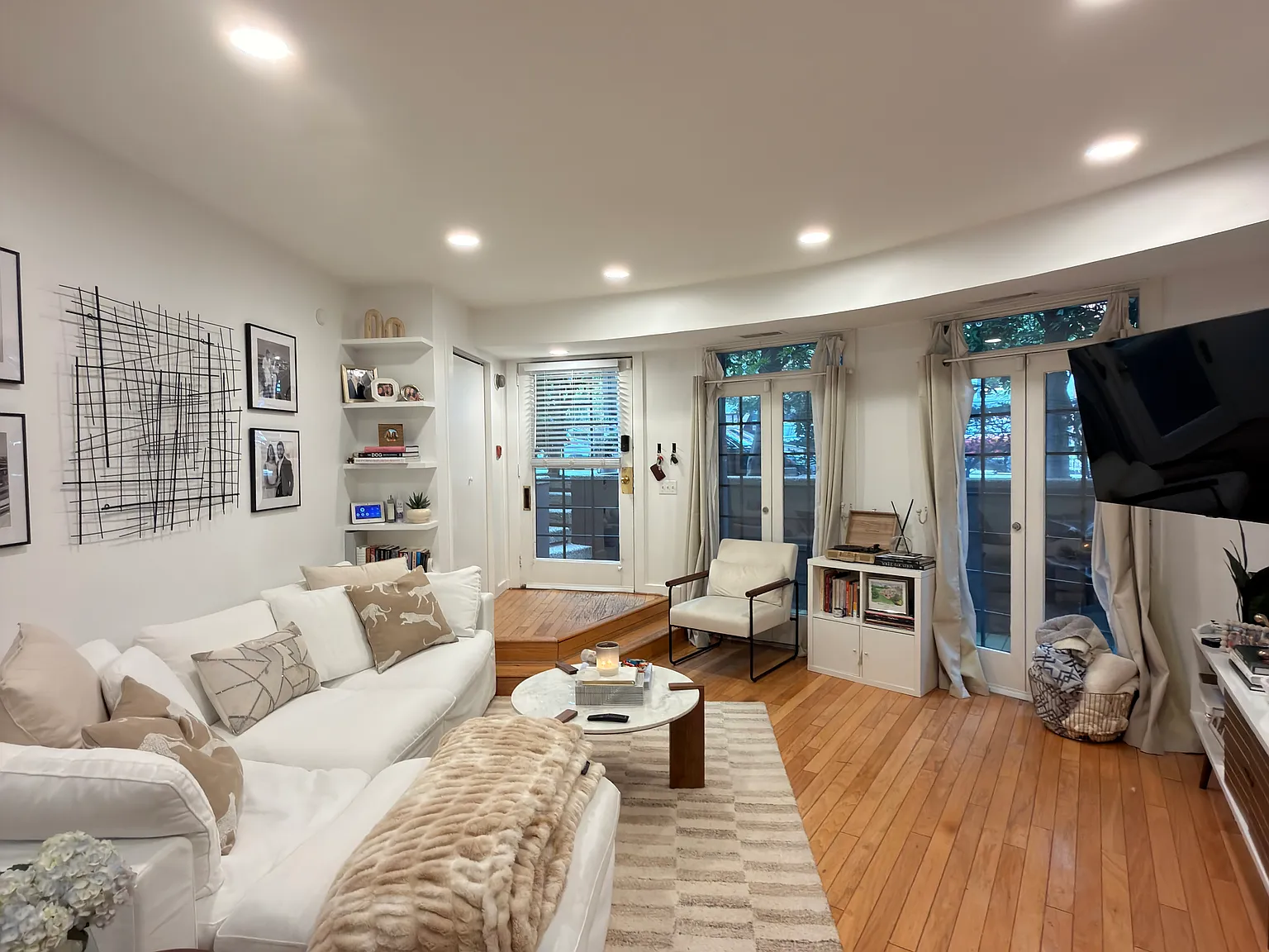 1 bed, 736 sqft, $2,790 — Photo 3