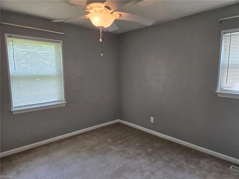 646 Roland Dr — Photo 11