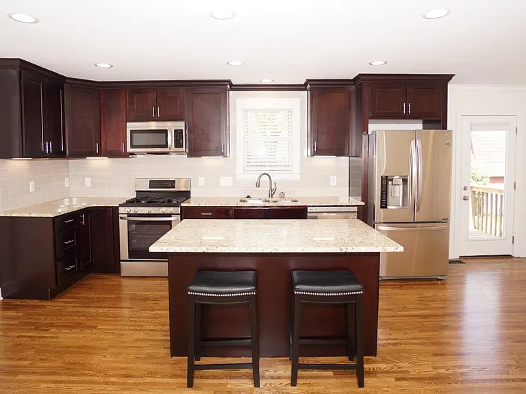 315 James Ave — Photo 8