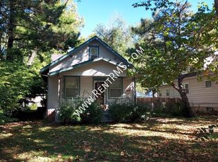 1608 SW Randolph Ave, Topeka, KS 66604