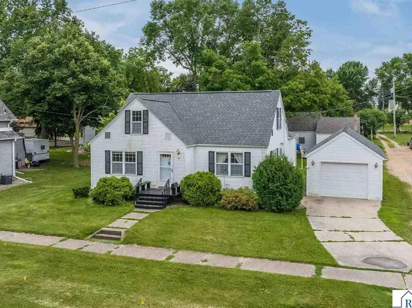 311 W 8th St, Blue Earth, MN 56013