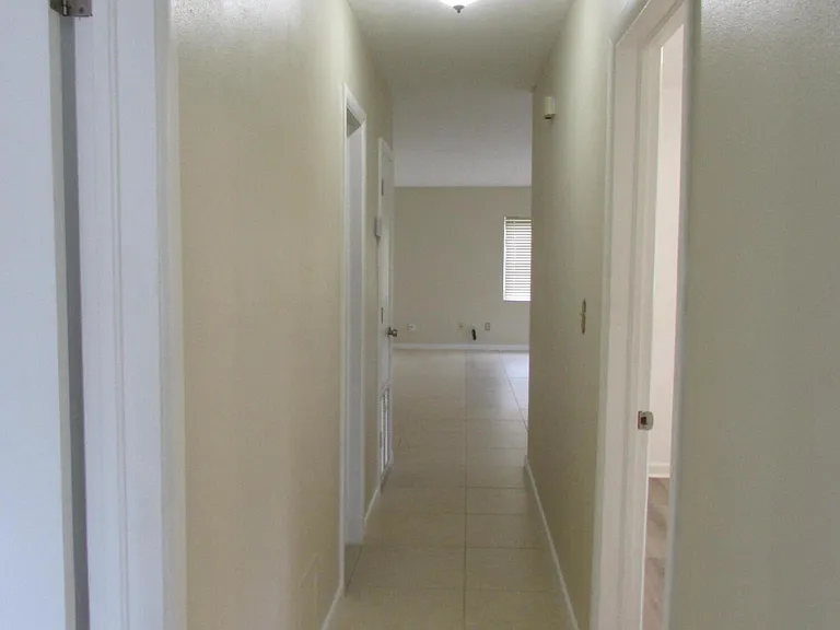 211 W Laila Dr — Photo 33