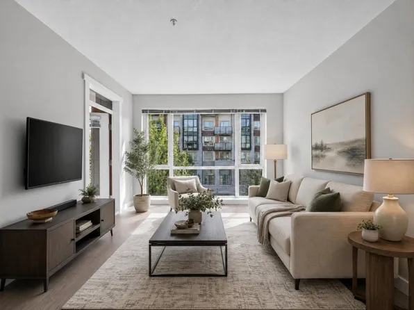2651 Library Ln #204, North Vancouver, BC V7J 0C1