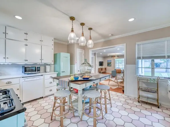 708 W Schubert St, Fredericksburg, TX 78624