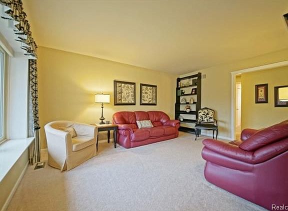 3rd image of 7401 Admiralty Dr