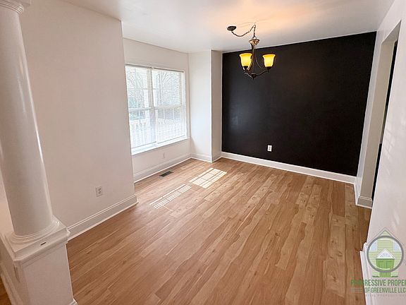 4th image of 199 Woodlark St