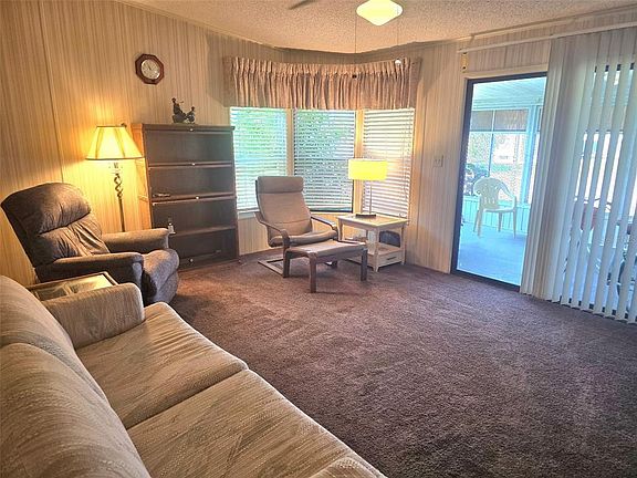 4th image of 379 TOWNBRIDGE DRIVE