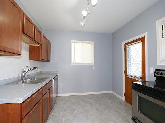 4th image of 3230 Glenmore Ave