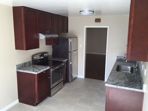 3rd image of 630 S El Camino Real APT 1