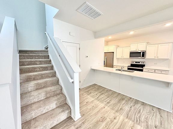3rd image of 110 Luna Ln