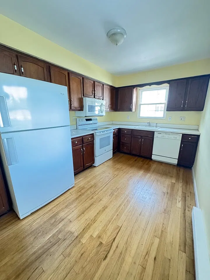 Parr Dr, Lake Ronkonkoma — Photo 3