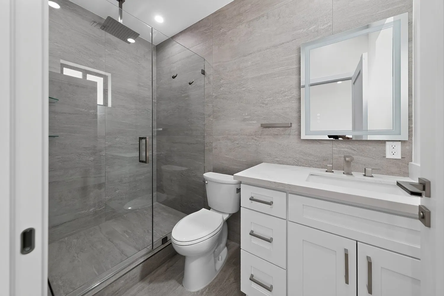 4 bed, 2700 sqft, $5,500 — Photo 4