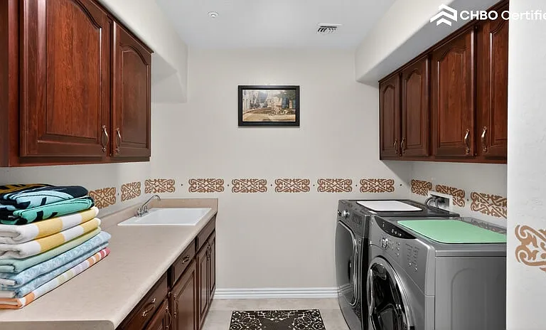 Full laundry room on the first floor