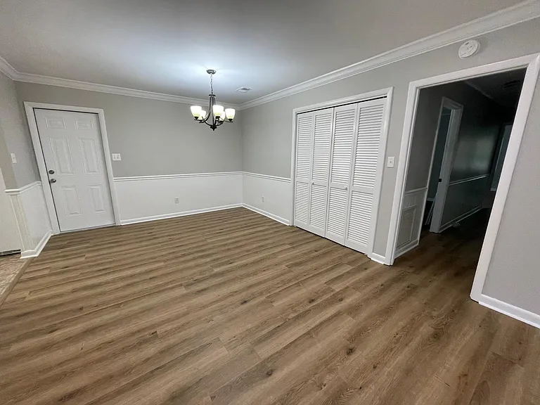 2113 Wimbledon Dr — Photo 3