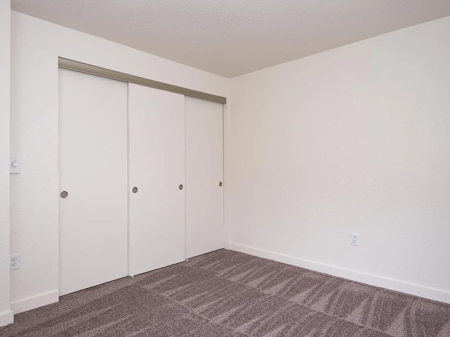 Courtside Apartments — Photo 1