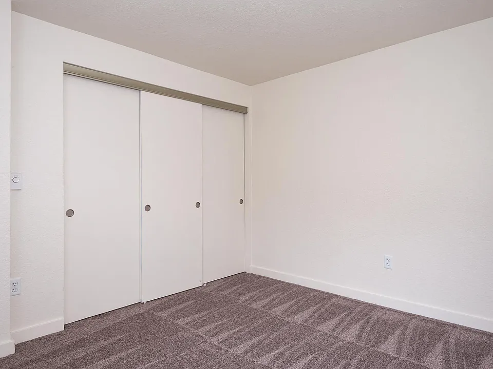 Courtside Apartments