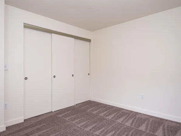 Courtside Apartments