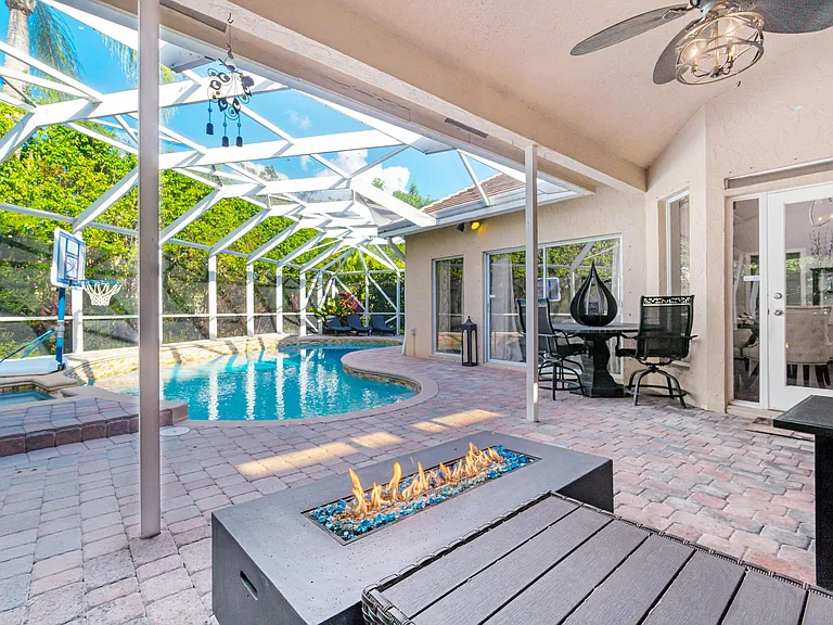 15835 Meadow Wood Dr — Photo 13