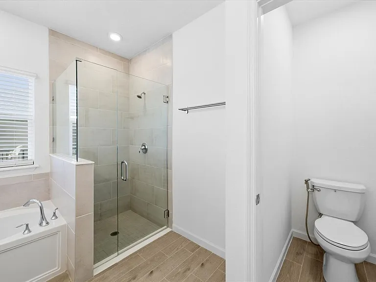 100 Lake Sinclair St — Photo 34