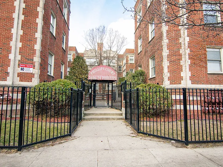 7616 S Phillips Ave — Photo 2
