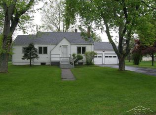 560 Bacon Rd, Saginaw, MI 48609