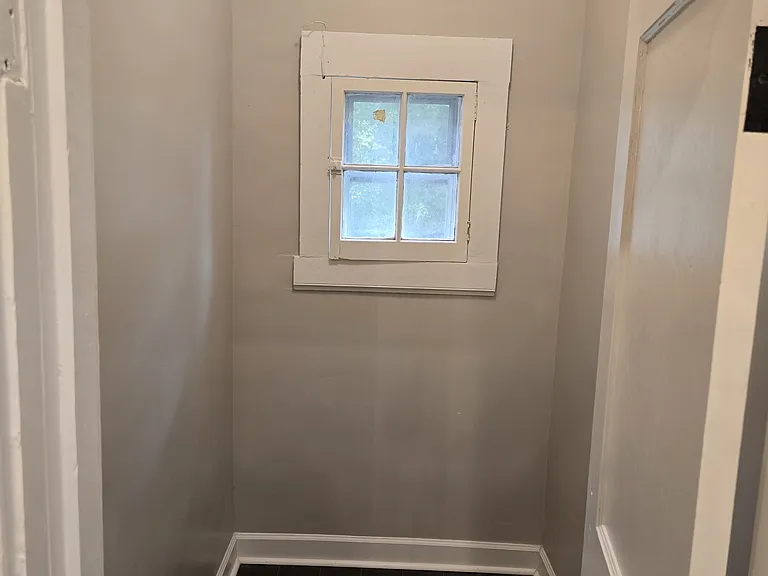 225 Bond St — Photo 16