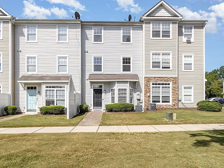 1211 Canyon Rock Ct #103 — Photo 1
