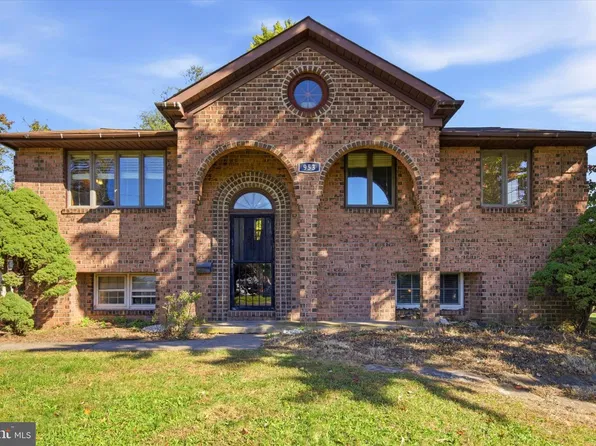 953 Independence Rd, Warminster, PA 18974