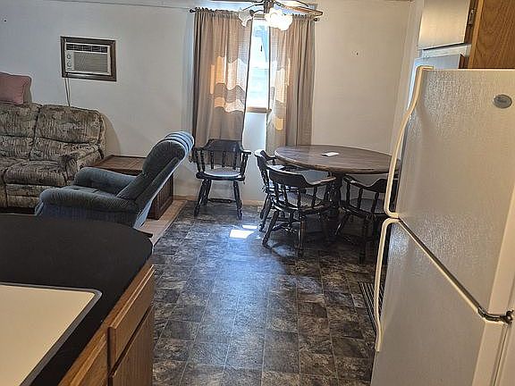 4th image of 18 Otter Creek Ct