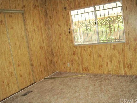 3rd image of 925 Leonard Ln