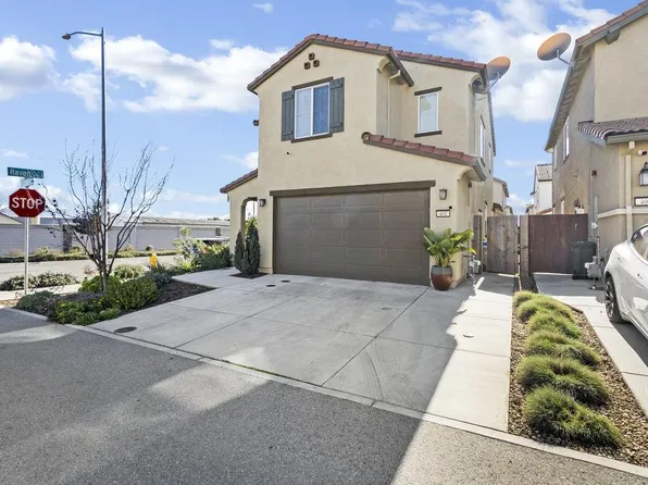 401 Crane Ln, Hollister, CA 95023