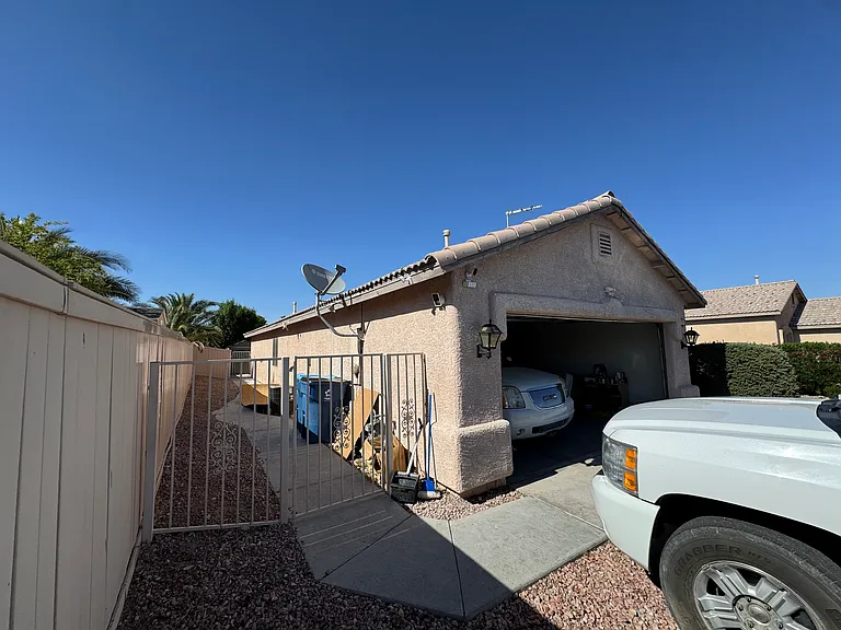 2018 Thunder Storm Ave — Photo 2