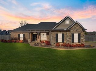 2402 Riverfront Ln, Fayetteville, AR 72703