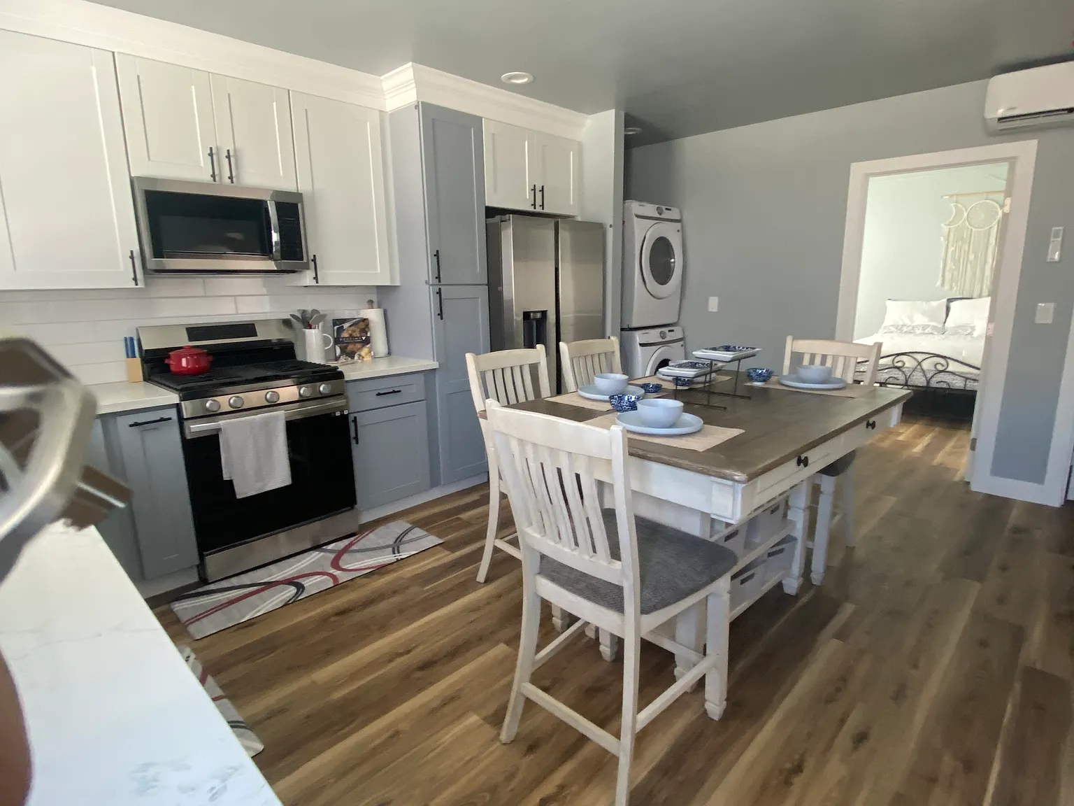 2 bed, 900 sqft, $2,500 — Photo 2