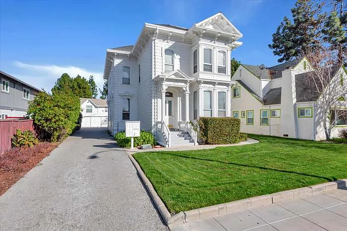 1 bed, 750 sqft, $2,245 — Photo 2